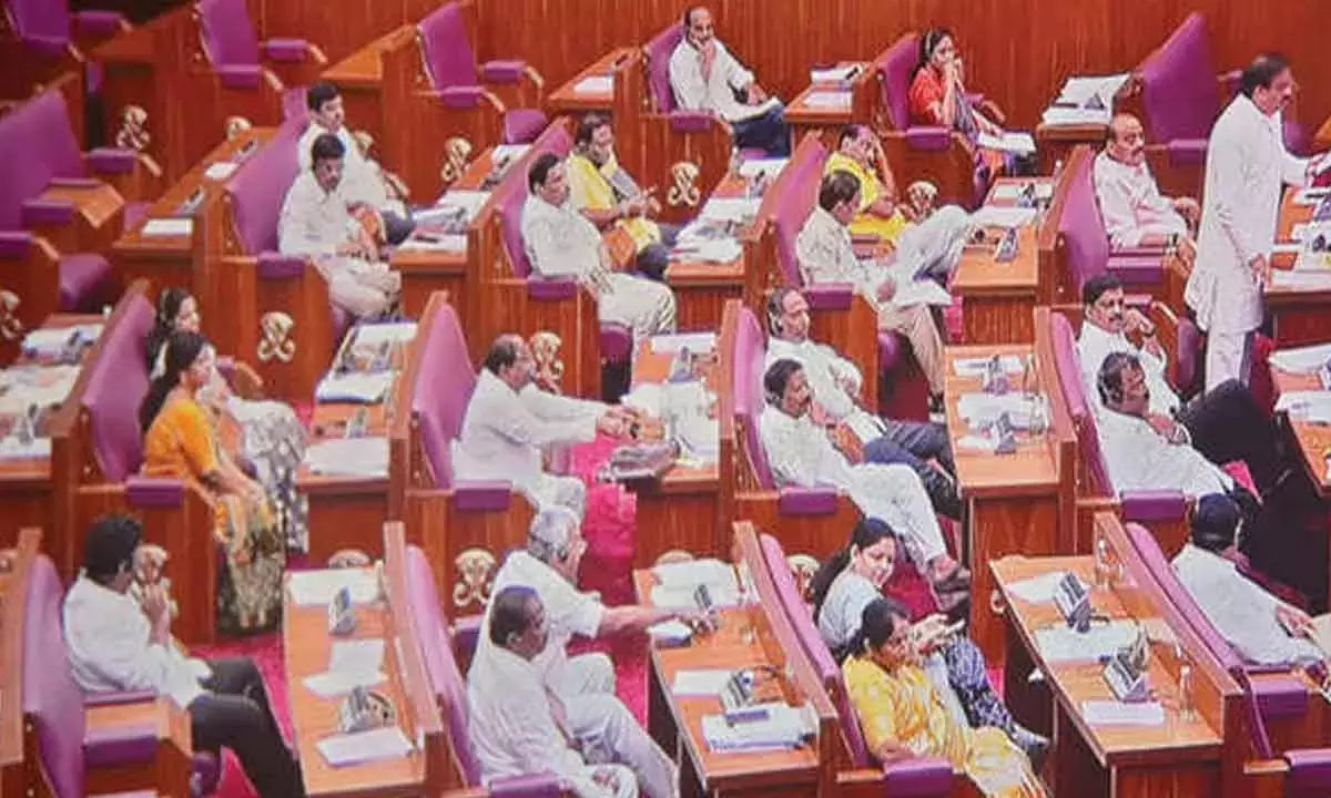 Andhra: तिरुमाला घी विवाद से काउंसिल में राजनीतिक बवाल Andhra: तिरुमाला घी विवाद से काउंसिल में राजनीतिक बवाल
