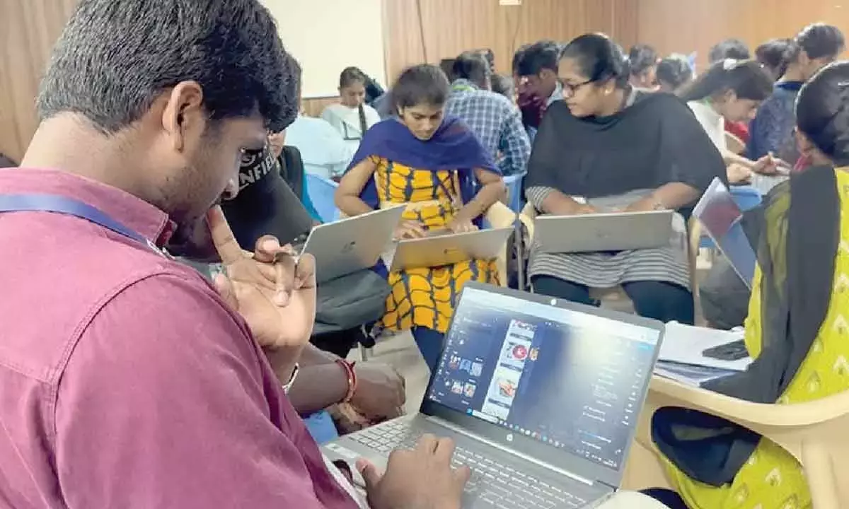 Andhra: स्टूडेंट्स के साथ काम कर रहा है ताकि उनके आइडिया को काम करने वाले वेंचर में बदल सके Andhra: स्टूडेंट्स के साथ काम कर रहा है ताकि उनके आइडिया को काम करने वाले वेंचर में बदल सके