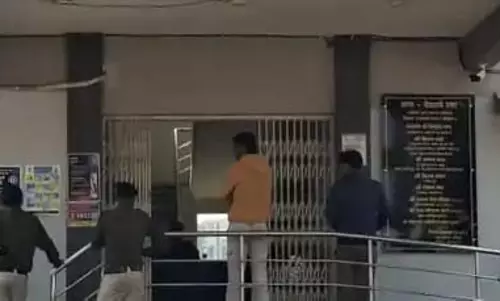 होली खेलकर घर पहुंचा और फंदे पर झूला युवक होली खेलकर घर पहुंचा और फंदे पर झूला युवक