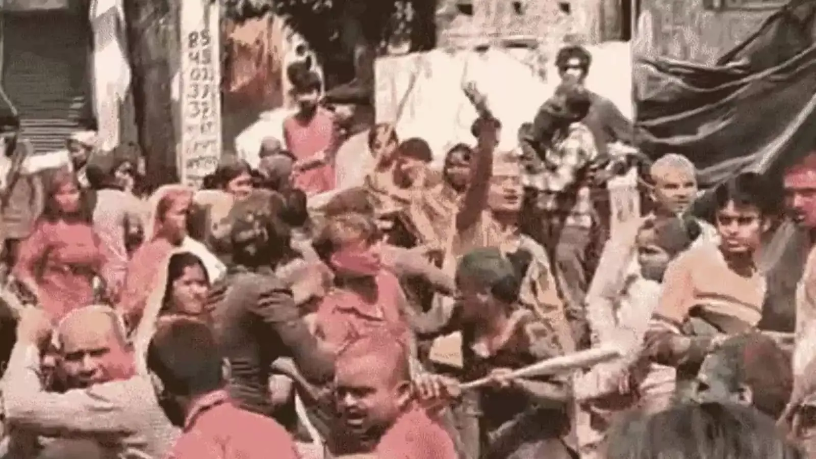Uttar Pradesh के बाराबंकी में होली के दिन हुई झड़प में 11 लोग घायल