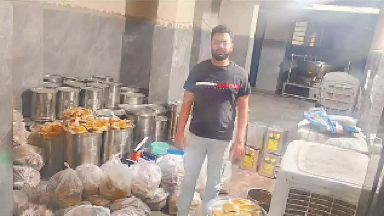 Telangana: बंजारा हिल्स में मिलावटी घी बनाने वाली फैक्ट्री का भंडाफोड़