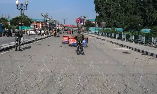 खामेनेई की हत्या: Kashmir में पाबंदियां जारी खामेनेई की हत्या: Kashmir में पाबंदियां जारी