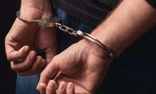 पेट्रोलिंग पार्टी को पत्थर फेंककर मारे, 5 लड़के गिरफ्तार पेट्रोलिंग पार्टी को पत्थर फेंककर मारे, 5 लड़के गिरफ्तार