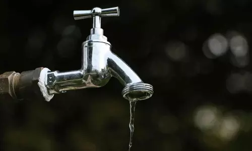 Odisha : चिलिका ब्लॉक में पाइप से पानी की सप्लाई बाधित होने से पीने के पानी का संकट Odisha : चिलिका ब्लॉक में पाइप से पानी की सप्लाई बाधित होने से पीने के पानी का संकट