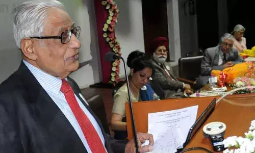 द ट्रिब्यून के पूर्व एडिटर-इन-चीफ HK Dua का 88 साल की उम्र में निधन हो गया।