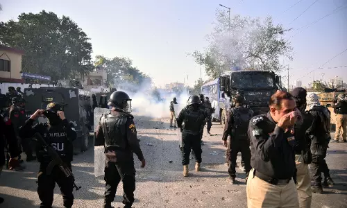 Pakistan: कड़ी सुरक्षा के बीच कराची में सड़कें लगातार बंद रहीं Pakistan: कड़ी सुरक्षा के बीच कराची में सड़कें लगातार बंद रहीं