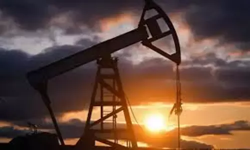ईरान के साथ टकराव बढ़ने से सप्लाई की चिंताओं के चलते तेल 3% उछला ईरान के साथ टकराव बढ़ने से सप्लाई की चिंताओं के चलते तेल 3% उछला