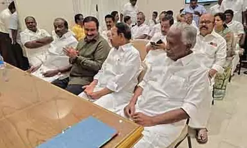 Rajya Sabha elections : अंबुमणि ने नामांकन दाखिल किया Rajya Sabha elections : अंबुमणि ने नामांकन दाखिल किया