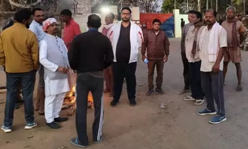 इलाज के अभाव में भाजपा नेता की मौत, सड़क पर उतरे समर्थक इलाज के अभाव में भाजपा नेता की मौत, सड़क पर उतरे समर्थक