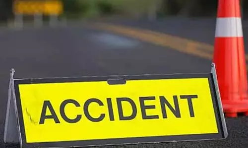 Namakkal में कॉलेज बस पलटने से 25 से ज़्यादा छात्र घायल Namakkal में कॉलेज बस पलटने से 25 से ज़्यादा छात्र घायल