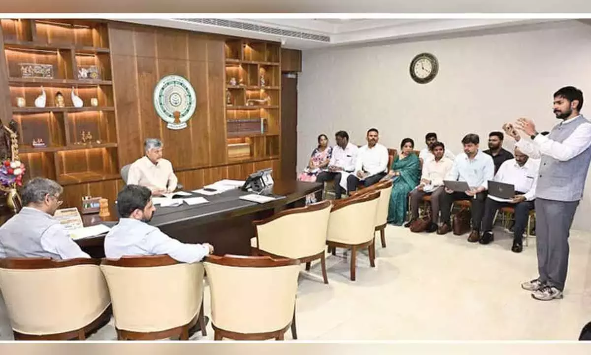 Naidu ने राज्य भर में फैमिली डेटाबेस को तेजी से शुरू करने की मांग की Naidu ने राज्य भर में फैमिली डेटाबेस को तेजी से शुरू करने की मांग की