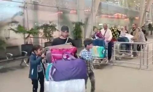 Gujarat: पश्चिम एशिया संघर्ष जारी, 170 यात्रियों के साथ राहत विमान अहमदाबाद उतरा Gujarat: पश्चिम एशिया संघर्ष जारी, 170 यात्रियों के साथ राहत विमान अहमदाबाद उतरा