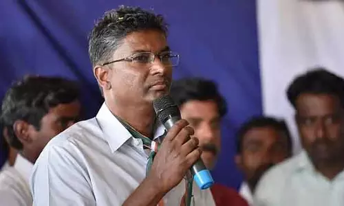 गारंटी सरकार पर वित्तीय बोझ हैं, लेकिन विकास कार्य नहीं रुके हैं: Satish Jarkiholi गारंटी सरकार पर वित्तीय बोझ हैं, लेकिन विकास कार्य नहीं रुके हैं: Satish Jarkiholi