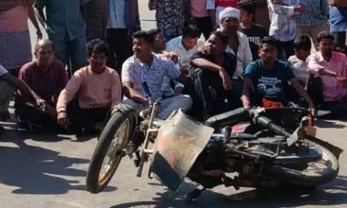 लूना गाड़ी को तेज रफ्तार ट्रक ने लिया चपेट में, युवक की मौत