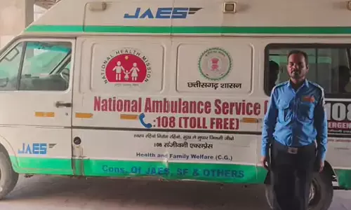 एम्बुलेंस चोरी कर उसी में शराब पीने जा रहे थे, गिरफ्तार