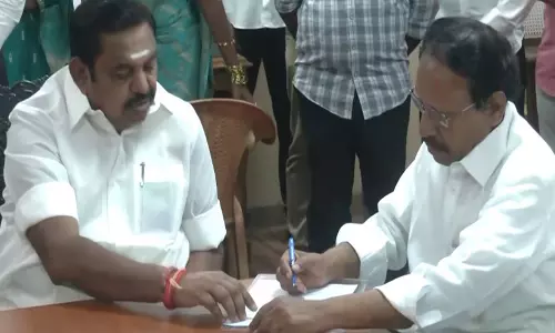 तमिलनाडु: AIADMK के राज्यसभा उम्मीदवार थंबीदुरई ने सचिवालय में नामांकन दाखिल किया तमिलनाडु: AIADMK के राज्यसभा उम्मीदवार थंबीदुरई ने सचिवालय में नामांकन दाखिल किया