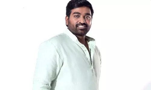 Vijay Sethupathi ने डायलॉग वाली फिल्मों को चुनौती दी; कम बातचीत, ज़्यादा इमोशन की मांग की Vijay Sethupathi ने डायलॉग वाली फिल्मों को चुनौती दी; कम बातचीत, ज़्यादा इमोशन की मांग की