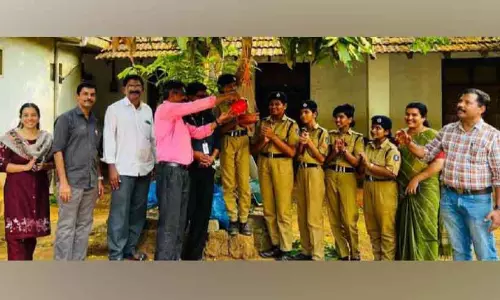 Kerala : पेरिमीटर वॉल का उद्घाटन और पक्षियों के लिए पानी का इंतज़ाम Kerala : पेरिमीटर वॉल का उद्घाटन और पक्षियों के लिए पानी का इंतज़ाम