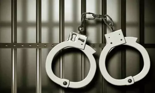 Kerala : पांचवीं क्लास की स्टूडेंट से छेड़छाड़, ट्यूशन टीचर को 18 साल की जेल और जुर्माना Kerala : पांचवीं क्लास की स्टूडेंट से छेड़छाड़, ट्यूशन टीचर को 18 साल की जेल और जुर्माना