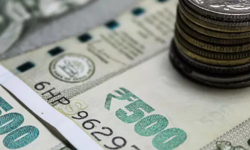 बैंक ने पांच पूर्व अधिकारियों पर बड़े पैमाने पर लोन घोटाले का आरोप लगाया