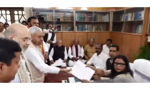 बिहार में राजनीतिक बदलाव, अमित शाह की मौजूदगी में नीतीश कुमार ने राज्यसभा का नामांकन भरा
