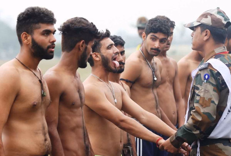 Jammu: भारतीय सेना का बड़ा भर्ती अभियान, 800 कुलियों की जरूरत Jammu: भारतीय सेना का बड़ा भर्ती अभियान, 800 कुलियों की जरूरत