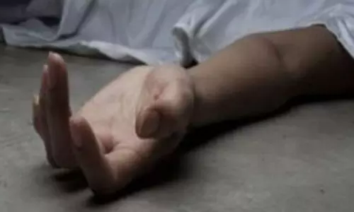 Champawat: संदिग्ध हालात में युवक की मौत से इलाके में सनसनी Champawat: संदिग्ध हालात में युवक की मौत से इलाके में सनसनी