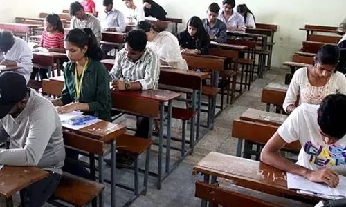 Inter exam में नकल करते पांच छात्र गिरफ्तार Inter exam में नकल करते पांच छात्र गिरफ्तार