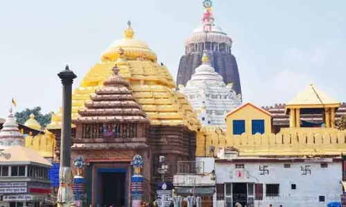 Puri मंदिर में चार घंटे के लिए दर्शन स्थगित Puri मंदिर में चार घंटे के लिए दर्शन स्थगित