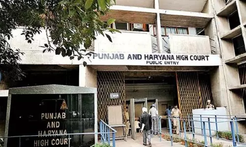 Chandigarh: एनकाउंटर केस में हाईकोर्ट की सख्ती, डीजीपी Gaurav Yadav को पेश होने का निर्देश Chandigarh: एनकाउंटर केस में हाईकोर्ट की सख्ती, डीजीपी Gaurav Yadav को पेश होने का निर्देश
