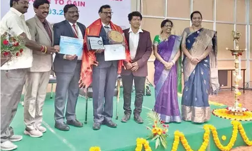 Dr. NTRUHS ने एसवीएमसी फैकल्टी को नेशनल रिसर्च के लिए सम्मानित किया