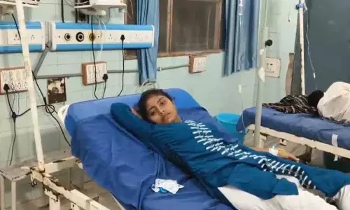 मुलुगु में Food Poisoning के कारण छात्राओं को अस्पताल में भर्ती कराया गया मुलुगु में Food Poisoning के कारण छात्राओं को अस्पताल में भर्ती कराया गया