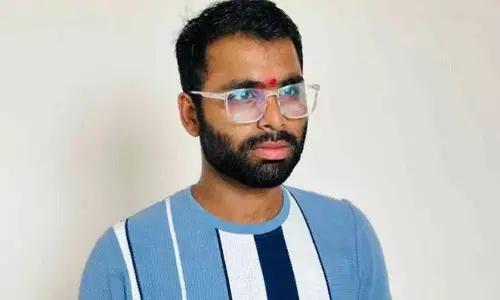 Indore में एक आदमी ने पुलिस वाले के थप्पड़ मारने के बाद 5वीं मंज़िल से छलांग लगा दी Indore में एक आदमी ने पुलिस वाले के थप्पड़ मारने के बाद 5वीं मंज़िल से छलांग लगा दी