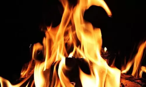 Agra: प्रेमिका पर हत्या का आरोप, शादी से इनकार पर ऑटो चालक को जलाया Agra: प्रेमिका पर हत्या का आरोप, शादी से इनकार पर ऑटो चालक को जलाया