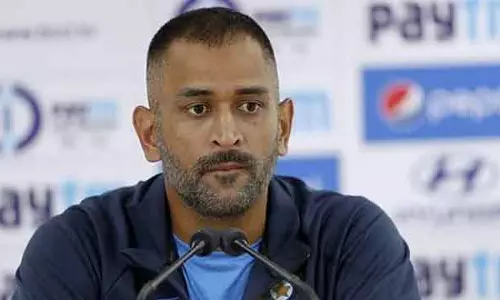 टीम इंडिया के पूर्व कप्तान MS धोनी पर रांची में तेज गति से गाड़ी चलाने के लिए जुर्माना लगाया गया टीम इंडिया के पूर्व कप्तान MS धोनी पर रांची में तेज गति से गाड़ी चलाने के लिए जुर्माना लगाया गया