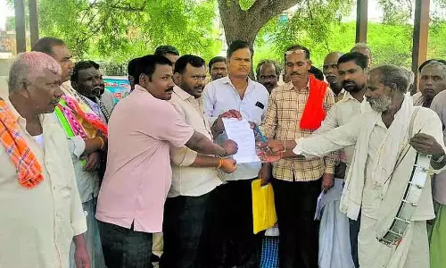 Raichur : राजमिस्त्री कर्मचारी संघ का विरोध प्रदर्शन Raichur : राजमिस्त्री कर्मचारी संघ का विरोध प्रदर्शन