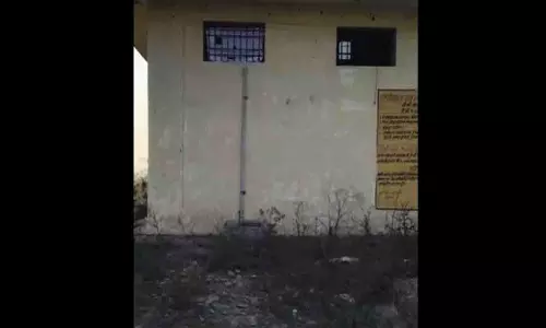 अवैध वसूली का सनसनीखेज आरोप! महिला टॉयलेट में ही CCTV कैमरा लगा दिया, वीडियो वायरल होते ही हड़कंप अवैध वसूली का सनसनीखेज आरोप! महिला टॉयलेट में ही CCTV कैमरा लगा दिया, वीडियो वायरल होते ही हड़कंप
