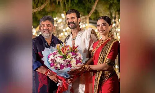 Rashmika Mandanna और विजय देवरकोंडा ने हैदराबाद में ग्रैंड वेडिंग रिसेप्शन रखा Rashmika Mandanna और विजय देवरकोंडा ने हैदराबाद में ग्रैंड वेडिंग रिसेप्शन रखा