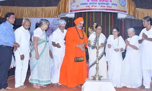 हंसने से लंबी उम्र और सेहत बढ़ती है: Nijagunprabhu Swamiji हंसने से लंबी उम्र और सेहत बढ़ती है: Nijagunprabhu Swamiji