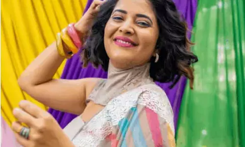 होली इवेंट में Anasuya Bharadwaj का फेस्टिव लुक चर्चा में