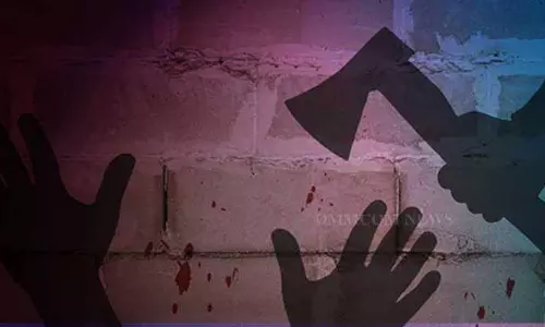 भंजनगर में ADJ कोर्ट परिसर के बाहर एक व्यक्ति की कुल्हाड़ी से हत्या, आरोपी हिरासत में लिया गया भंजनगर में ADJ कोर्ट परिसर के बाहर एक व्यक्ति की कुल्हाड़ी से हत्या, आरोपी हिरासत में लिया गया