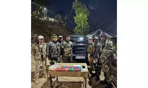 मणिपुर पुलिस ने टेंग्नौपाल चेक पोस्ट पर SUV रोकी, बड़ी मात्रा में नशीले पदार्थ बरामद किए मणिपुर पुलिस ने टेंग्नौपाल चेक पोस्ट पर SUV रोकी, बड़ी मात्रा में नशीले पदार्थ बरामद किए