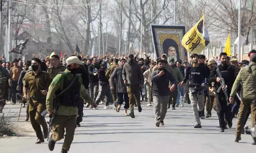 खामेनेई की मौत के बाद Kashmir में पांचवें दिन भी सुरक्षा कड़ी, कई इलाके सील खामेनेई की मौत के बाद Kashmir में पांचवें दिन भी सुरक्षा कड़ी, कई इलाके सील