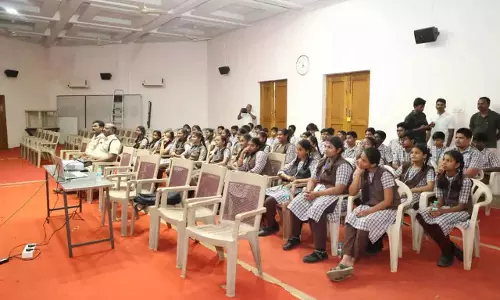 SPSR नेल्लोर पुलिस ने स्टूडेंट्स के लिए विमेंस एम्पावरमेंट फिल्म स्क्रीनिंग आयोजित की