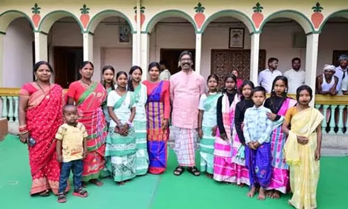 Jharkhand के आदिवासी बहुल गांवों में बाहा परब की धूम