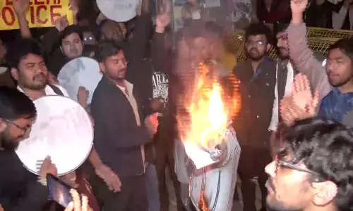 JNUTA ने कथित जातिवादी टिप्पणी को लेकर VC को हटाने की मांग की, केंद्र के रुख पर सवाल उठाए JNUTA ने कथित जातिवादी टिप्पणी को लेकर VC को हटाने की मांग की, केंद्र के रुख पर सवाल उठाए