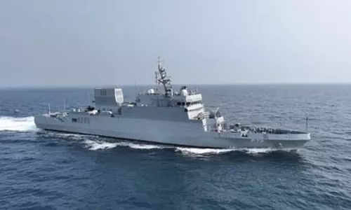 आईआरआईएस डेना से संकट संदेश के बाद भारतीय नौसेना का रेस्क्यू अभियान जारी