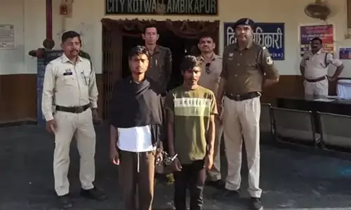 CG: पैसों के विवाद पर युवक की पीट-पीटकर हत्या, 3 गिरफ्तार CG: पैसों के विवाद पर युवक की पीट-पीटकर हत्या, 3 गिरफ्तार