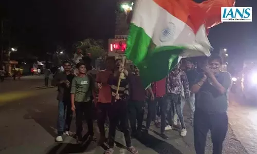 Khandwa में जश्न का माहौल: इंग्लैंड को हराकर टी20 वर्ल्ड कप फाइनल में पहुंची टीम इंडिया Khandwa में जश्न का माहौल: इंग्लैंड को हराकर टी20 वर्ल्ड कप फाइनल में पहुंची टीम इंडिया