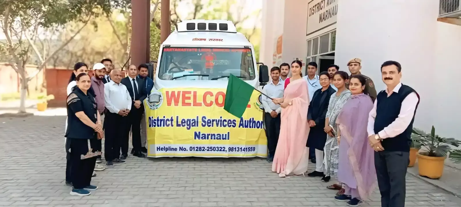 Narnaul: सीजेएम ने मोबाइल लीगल एड वैन को किया रवाना Narnaul: सीजेएम ने मोबाइल लीगल एड वैन को किया रवाना